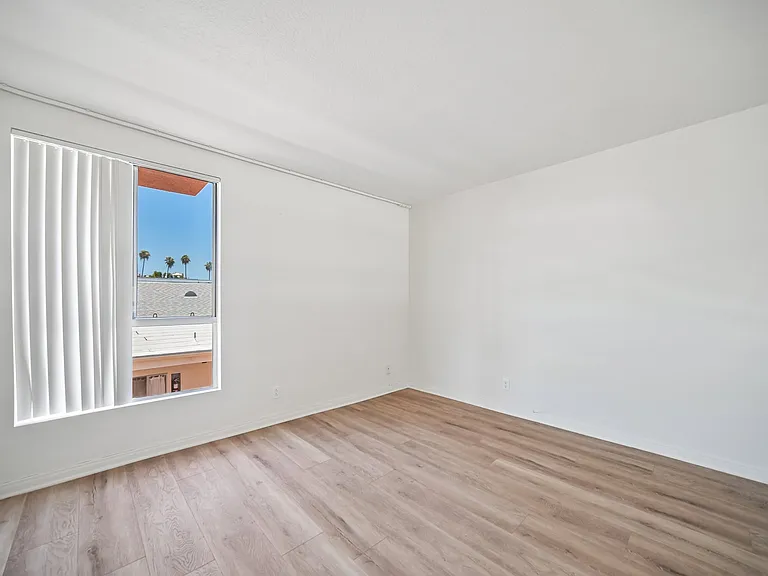 1939 N Tamarind Ave #1 — Photo 14