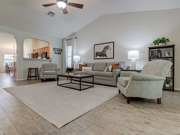 5th image of 1005 Peyton Pl
