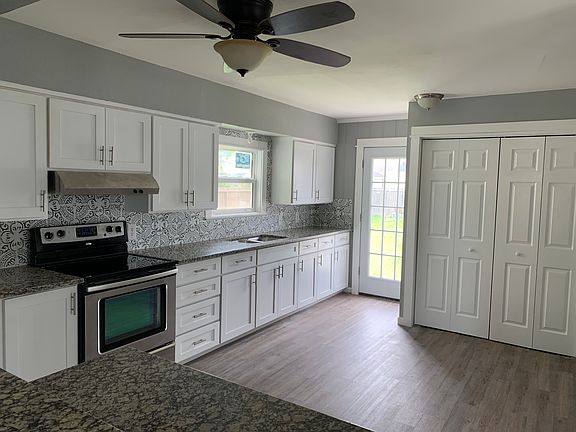 3rd image of 622 Lansdown Dr