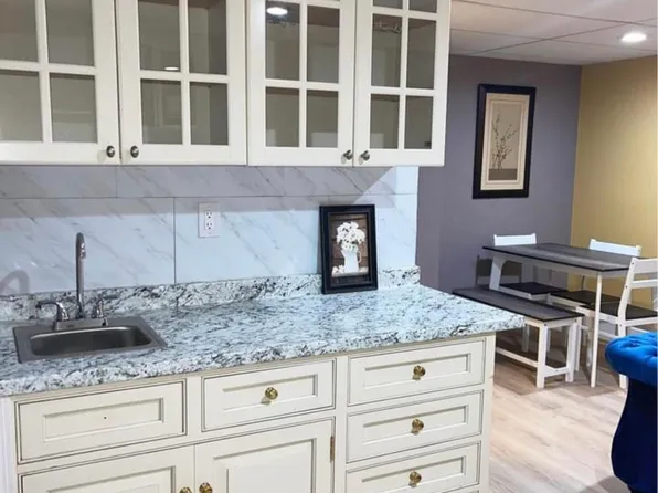 211 Sunbury St #1, Providence, RI 02908