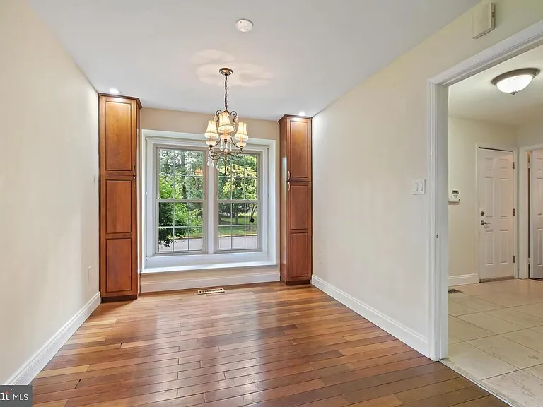 11426 Dorchester Ln — Photo 6
