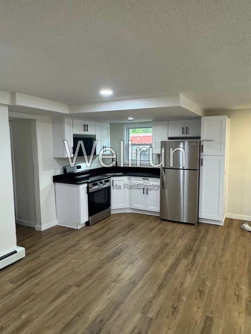 4 bed, 1.0 bath, 1300 sqft, $2,300 — Photo 2
