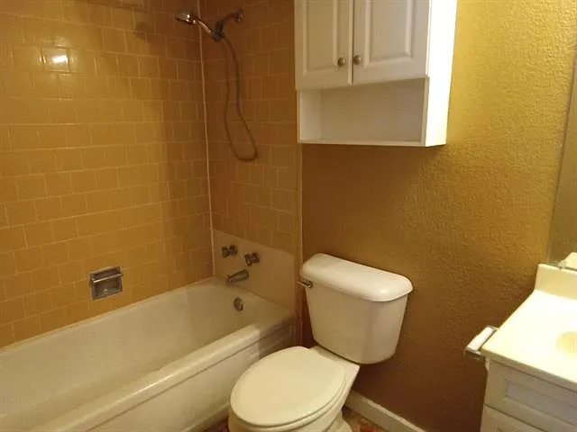 102 Edwards St — Photo 4