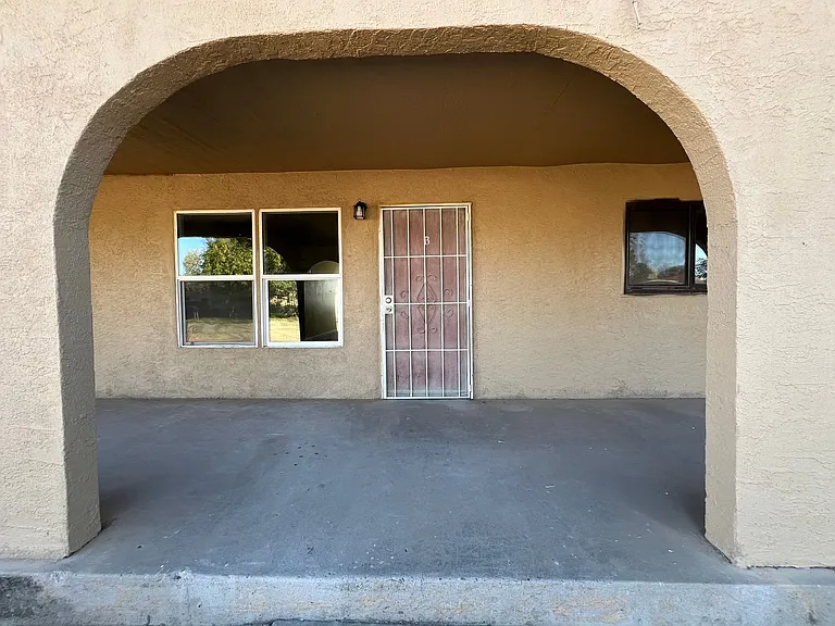 1501 W Hank Ave — Photo 1