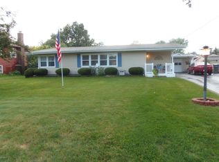 523 Lincoln Lawns Dr NW, Grand Rapids, MI 49534