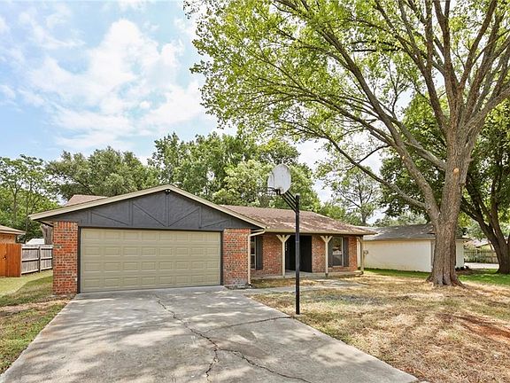 2nd image of 1004 Almond Dr