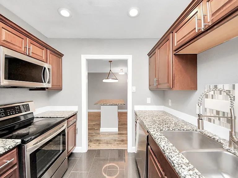 2224 S Piney Point Rd #227 — Photo 10