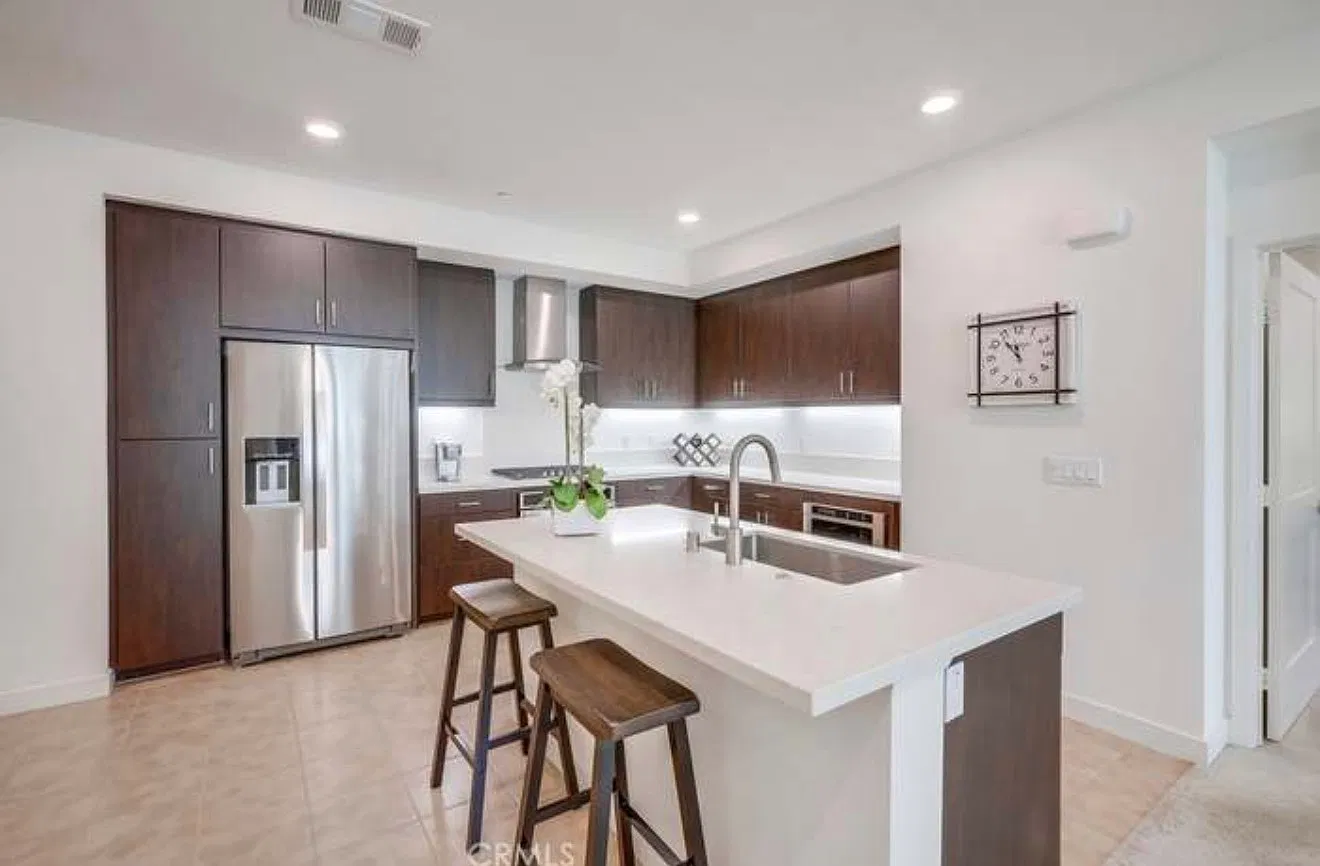 1 bed, 1.5 bath, 948 sqft, $3,200 — Photo 4