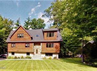 324 Scotch Pine Dr, Pocono Summit, PA