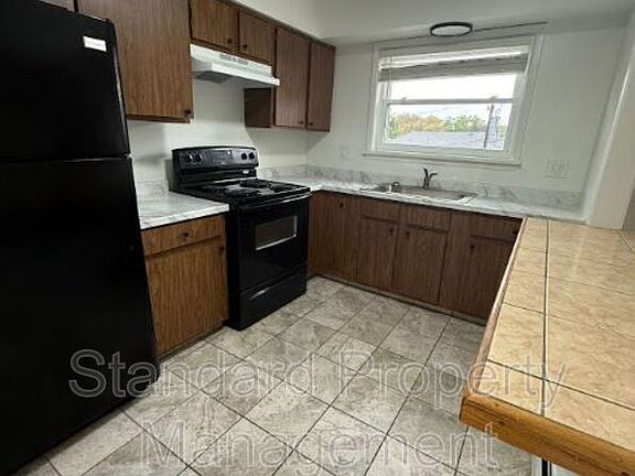 4th image of 2608 Dewey Ave Unit 7