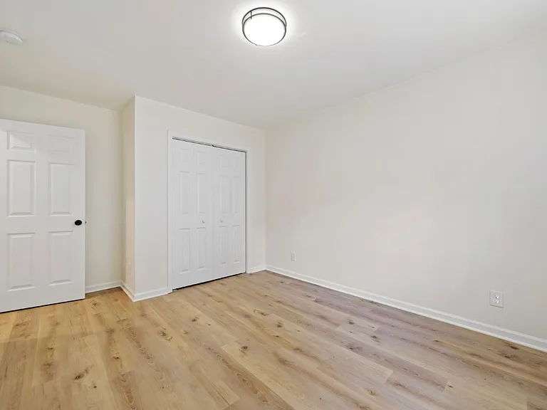 1003 Linwood Ave — Photo 7