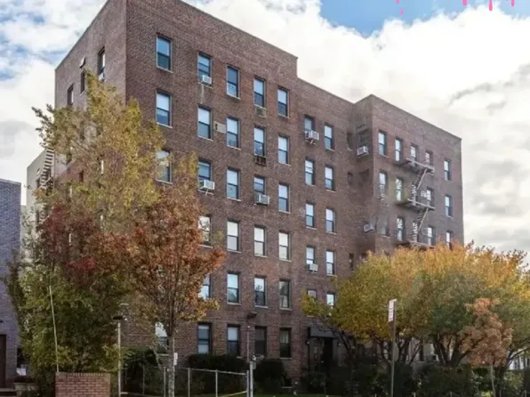 1811 Ocean Parkway image 1 of 7