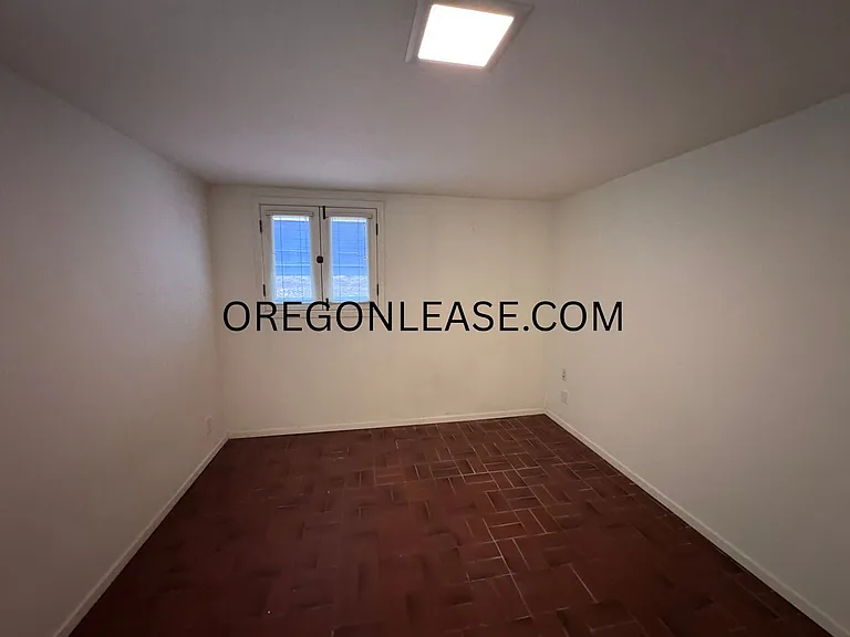 1223 Ferry St #7 — Photo 8