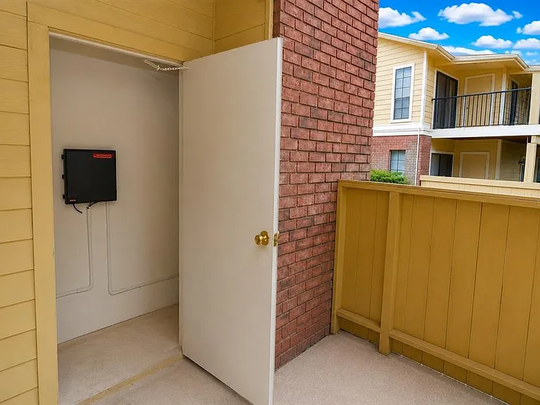 8718 Mallard Reserve Dr #104 — Photo 48