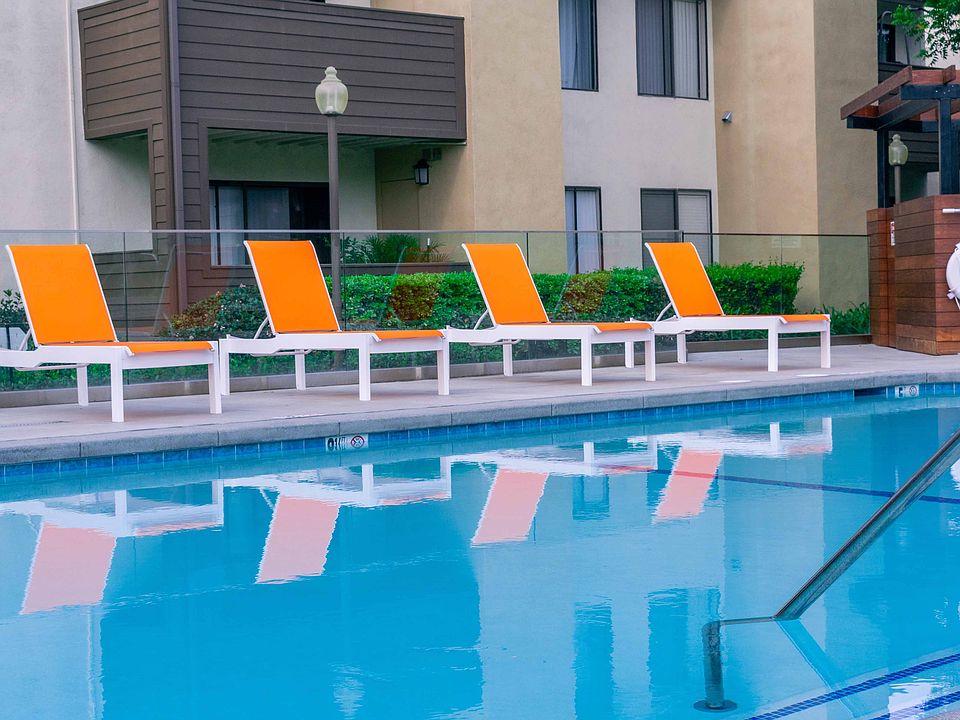 The Landing at Long Beach Pool
