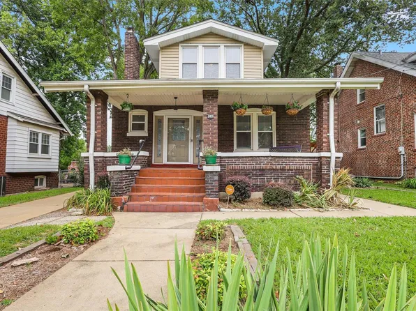 7429 Zephyr Pl, Saint Louis, MO 63143