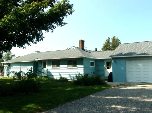 4990 Main St, Onekama, MI 49675