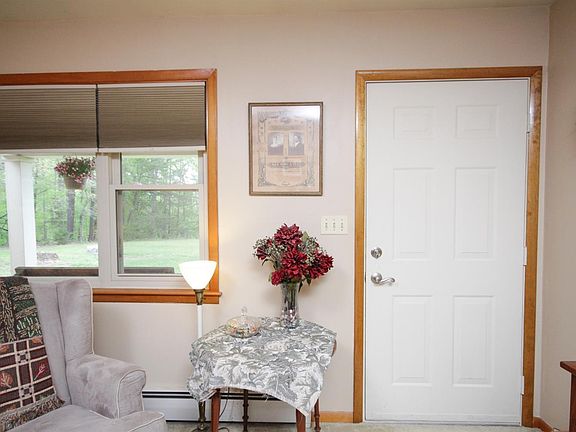 5th image of 133 Poplar Grove Ct