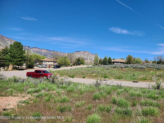 4th image of 20 Roan Creek Dr