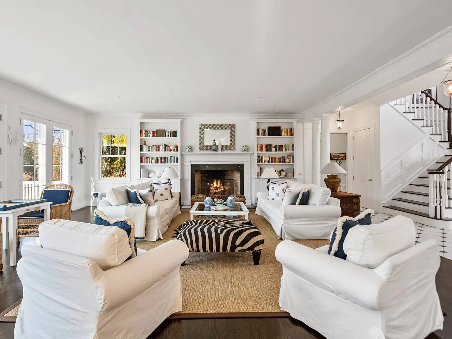 Wonderful Estate in the Heart of Southampton Village — Photo 3