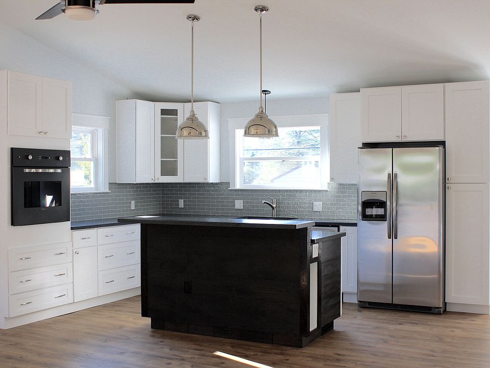 Vaulted Kitch/Living/Dining