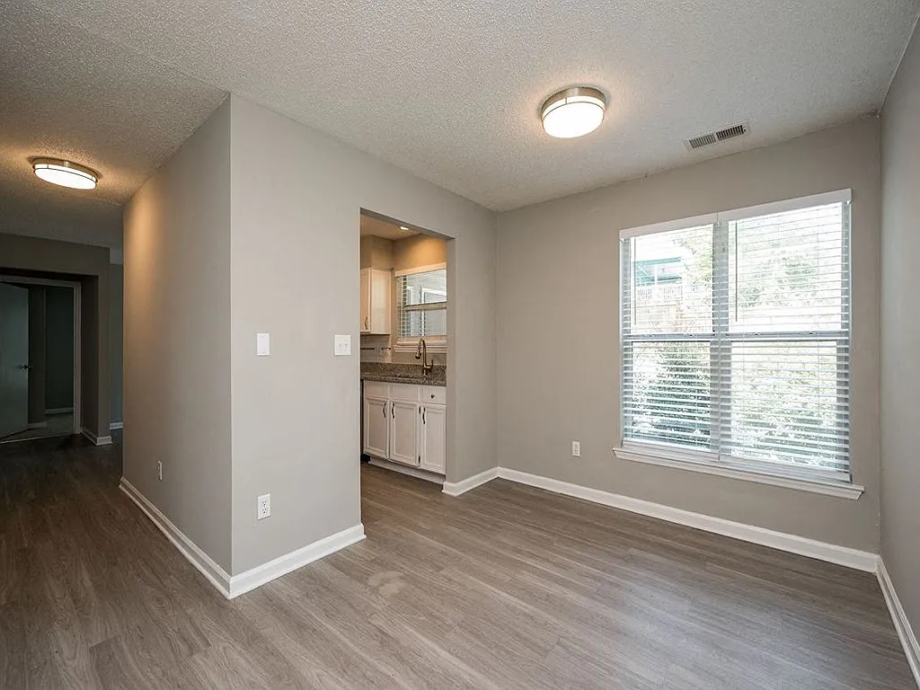 Building Photo - Willow Bend Apartments