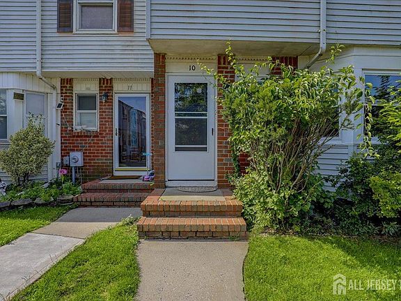 4th image of 10 Begonia Ct