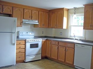 216 5th St APT 2, Leominster, MA 01453