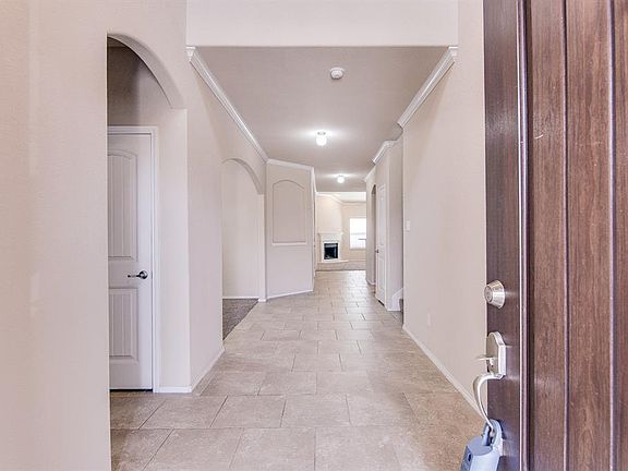 4th image of 1320 Foxglove Ln