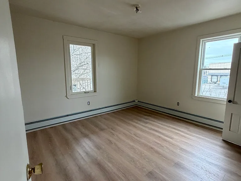 39 Knox St #8 — Photo 6