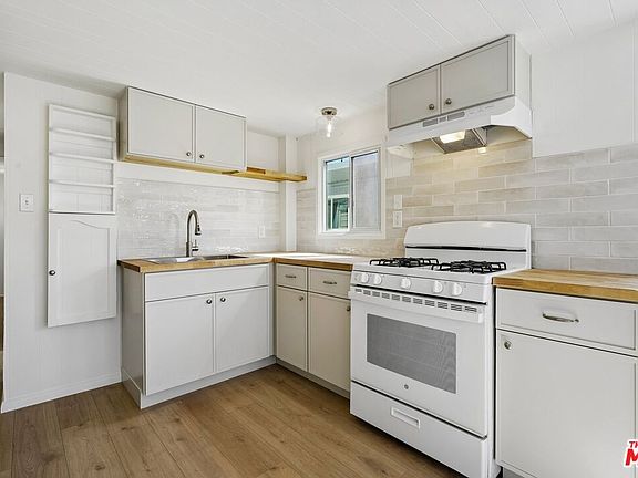 3rd image of 11250 Playa St #81