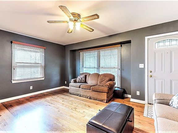5th image of 1637 Oakwood Ave