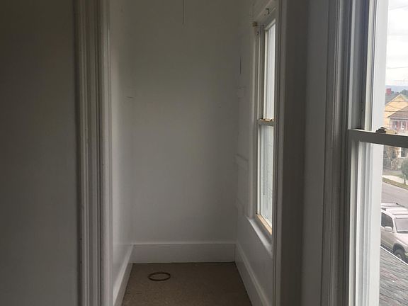 3rd image of 90 Franklin St
