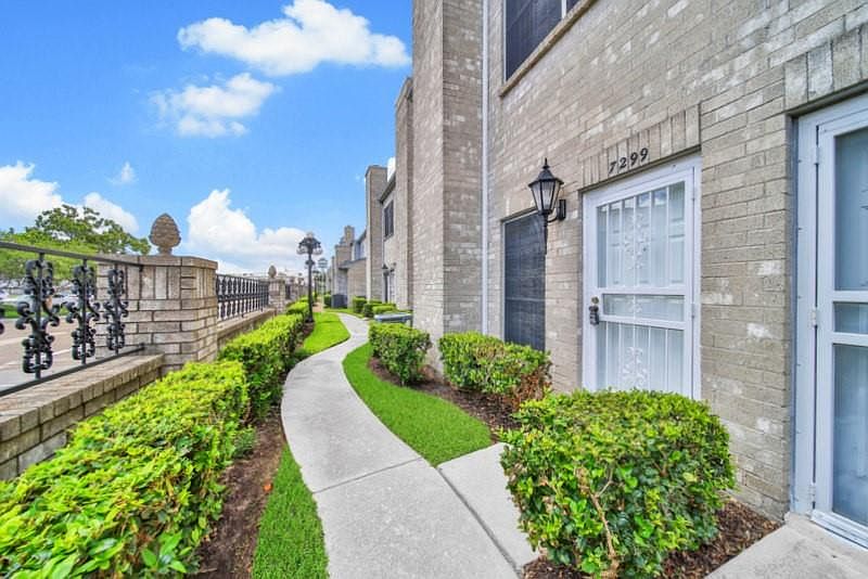 1st image of 7299 Regency Square Ct #7299