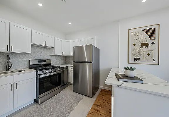 4th image of 673 Meeker Ave #2E