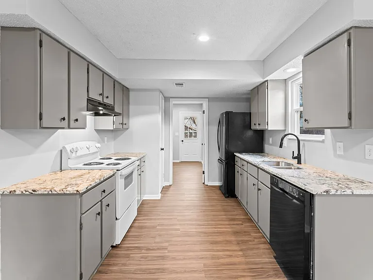 16104 W 141st Ter — Photo 14