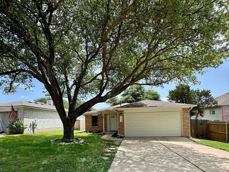 Wonderful shade trees.
Quiet, safe neighborhood.
Close to everything.