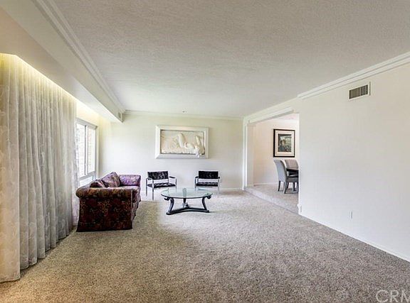 3rd image of 1565 N Poinsettia Ave