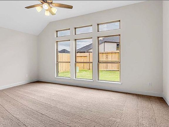 3rd image of 4023 Maple Glen Dr