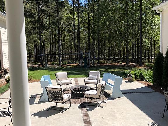 5th image of 405 Woodbridge Cir
