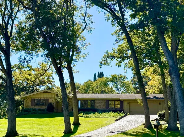 3915 N Tamarack Trl, Crystal Lake, IL 60012