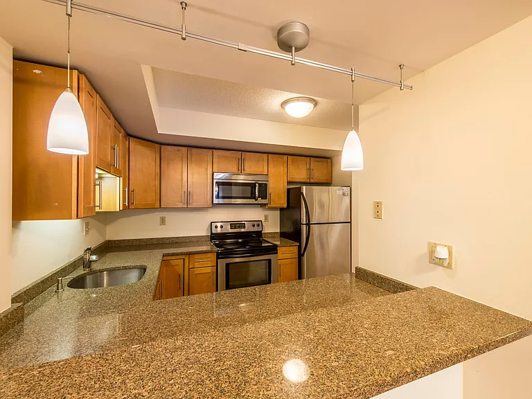 343 Franklin St — Photo 2