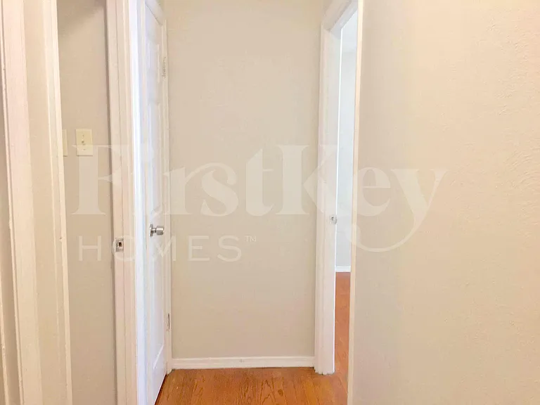 2275 Glenoro Dr — Photo 14