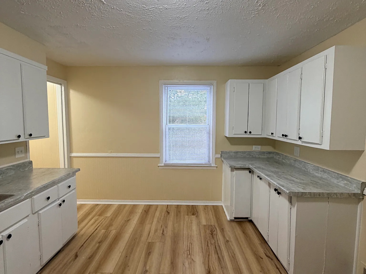 3 bed, $2,000 — Photo 4