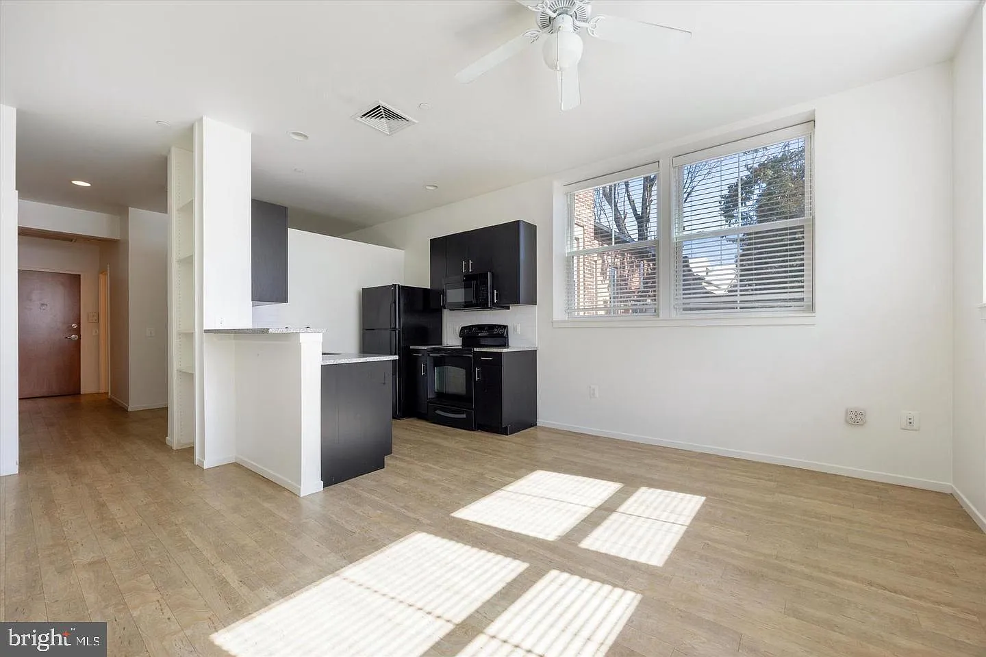 Studio, 1.0 bath, 450 sqft, $1,375 — Photo 1