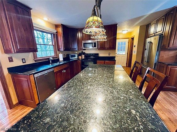4th image of 97 Topaz Cir