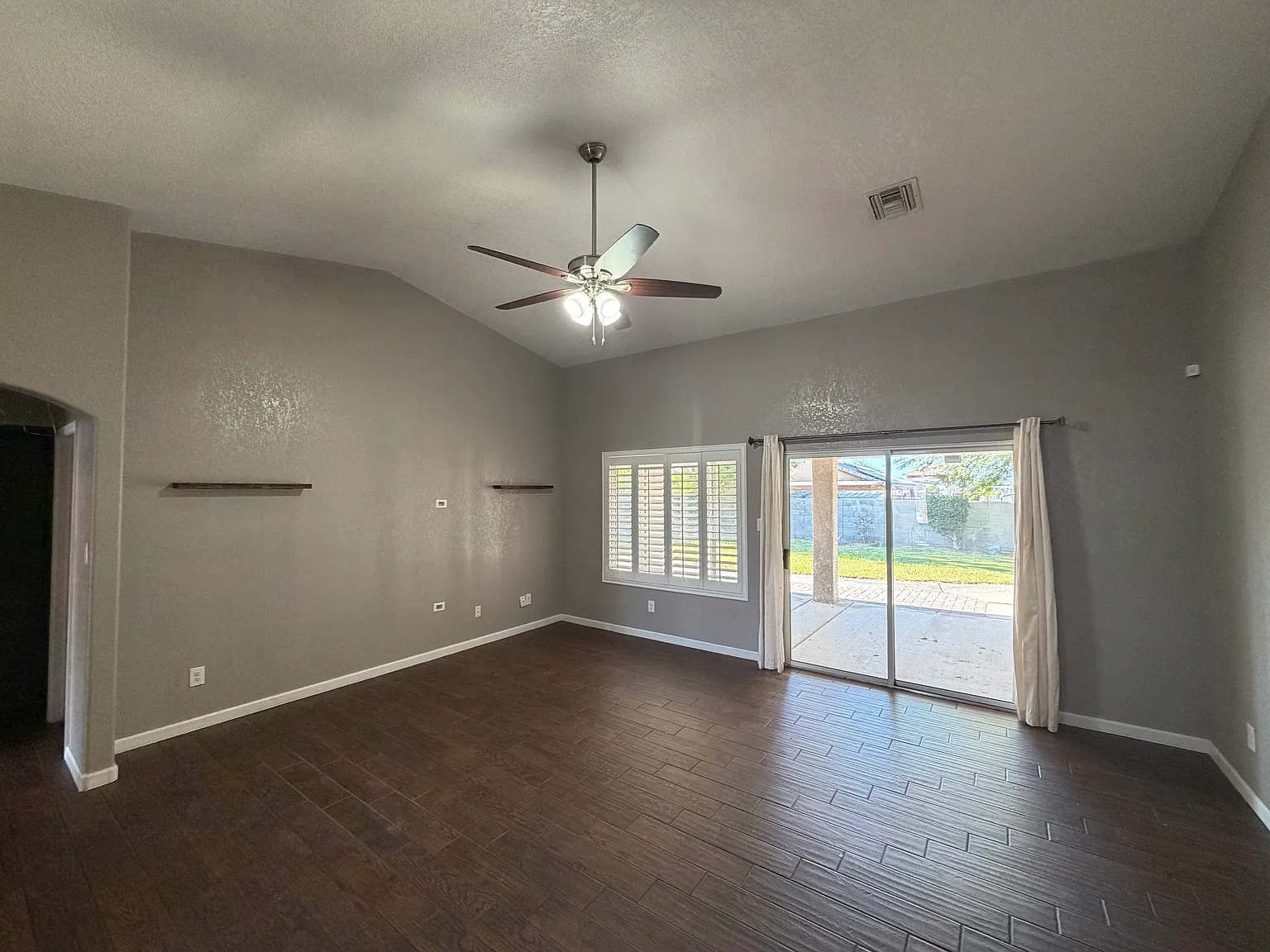 3 bed, 2.5 bath, 1491 sqft, $1,700 — Photo 3