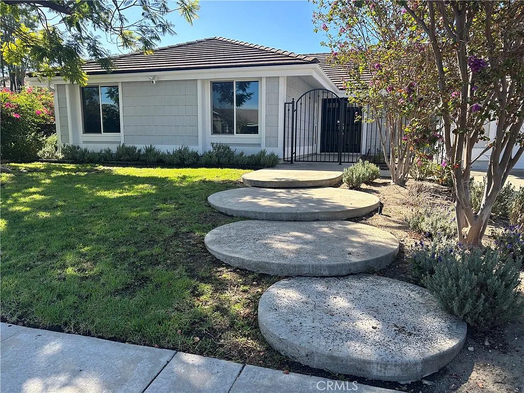 4 bed, 2192 sqft, $5,800 — Photo 3