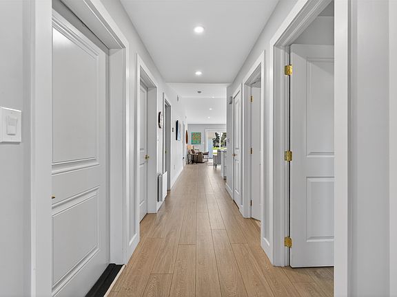 5th image of 32 Ellis Ave
