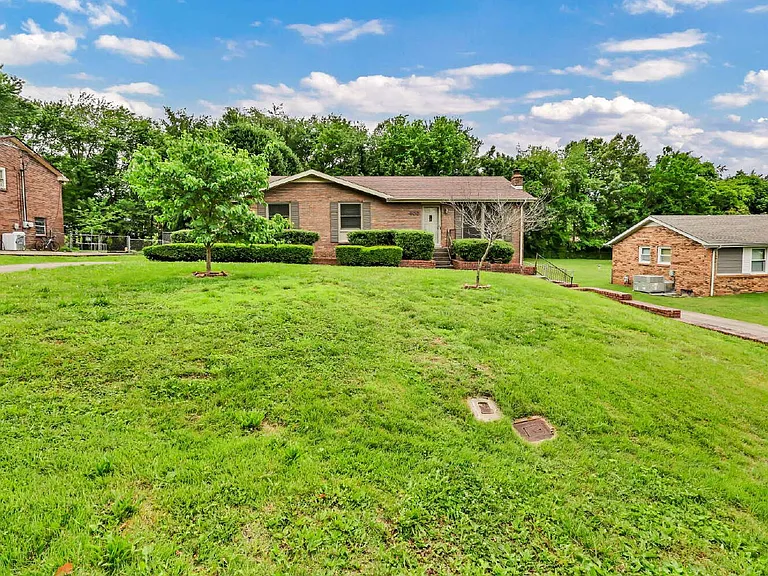 409 Christopher Dr — Photo 37